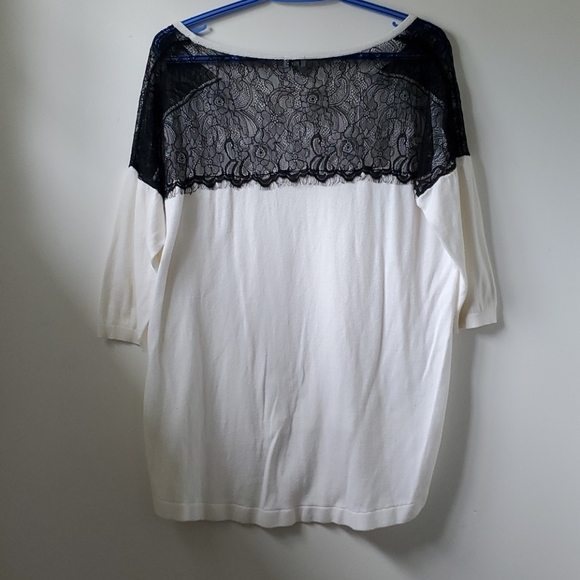 (3 for $25 bundle) Kismet L top with lace detail - Picture 2 of 3